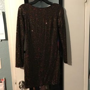 Slim fitted sequin party dress Medium